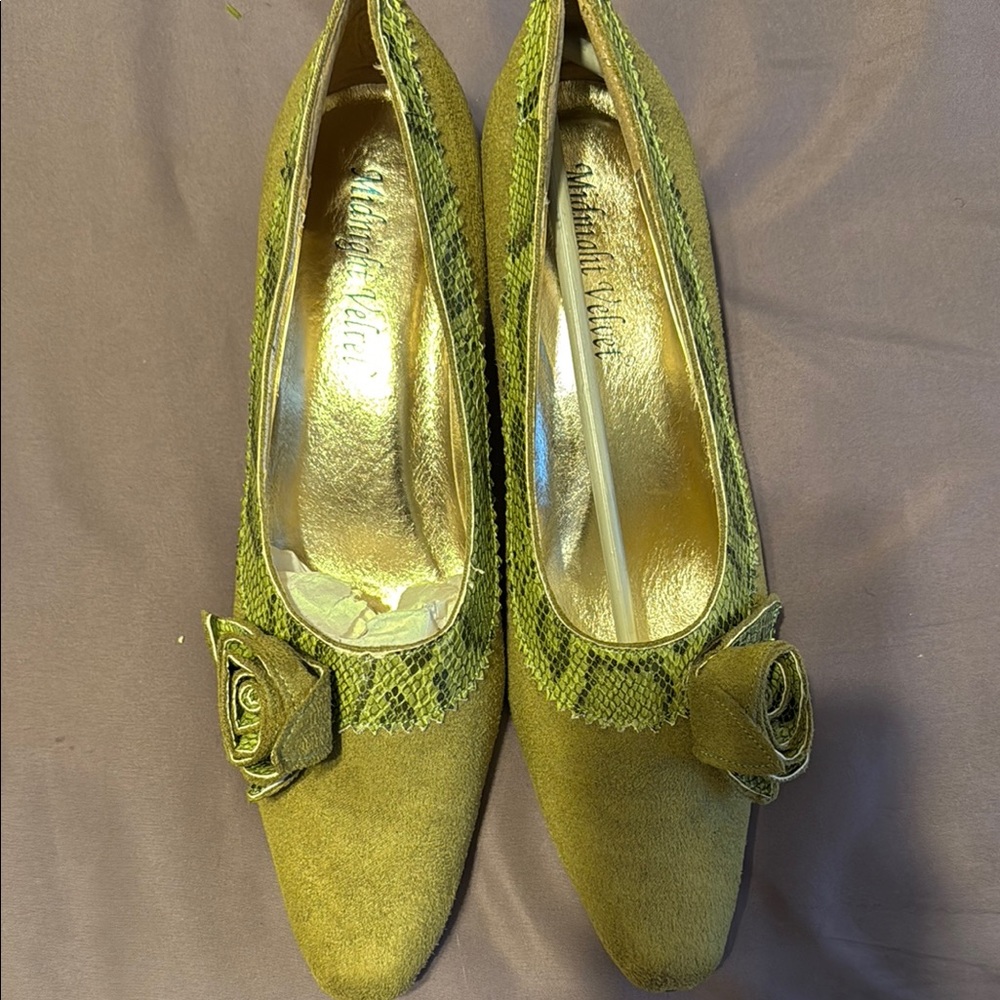 Stylish Green Women's Shoes with Bow Accent